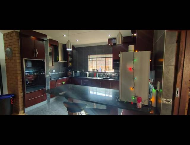 3 BEDROOM HOUSE FOR SALE IN FLORAUNA